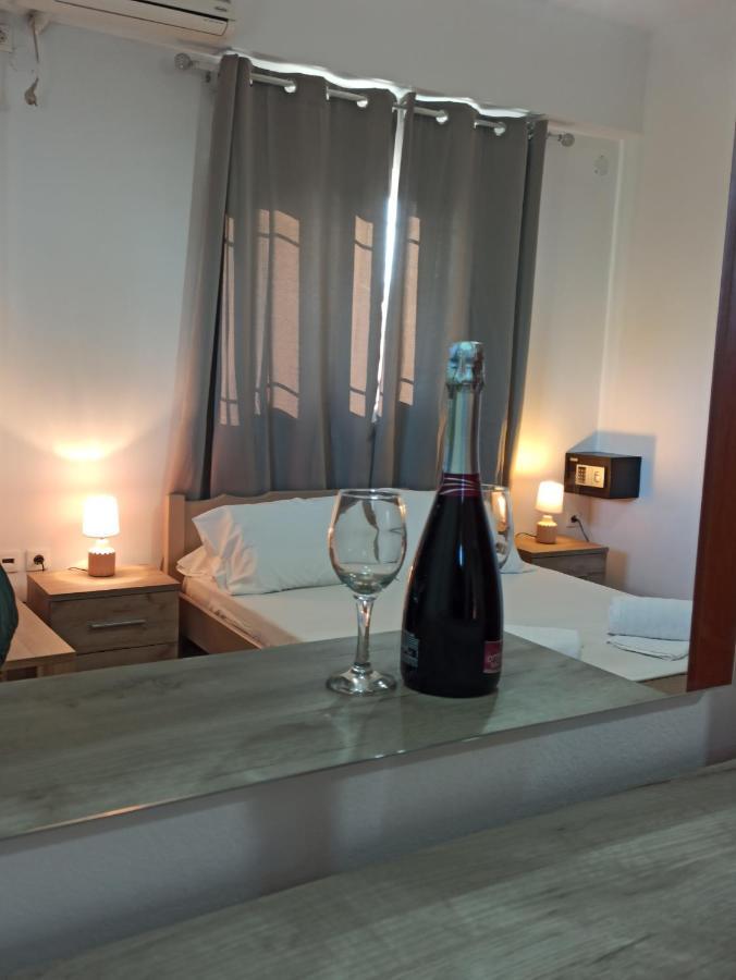 Villa Pouliezos Apartments อลิกานาส ภายนอก รูปภาพ
