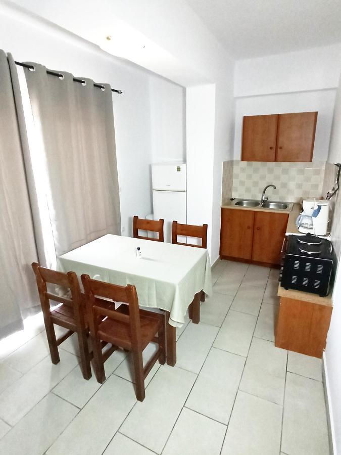 Villa Pouliezos Apartments อลิกานาส ภายนอก รูปภาพ