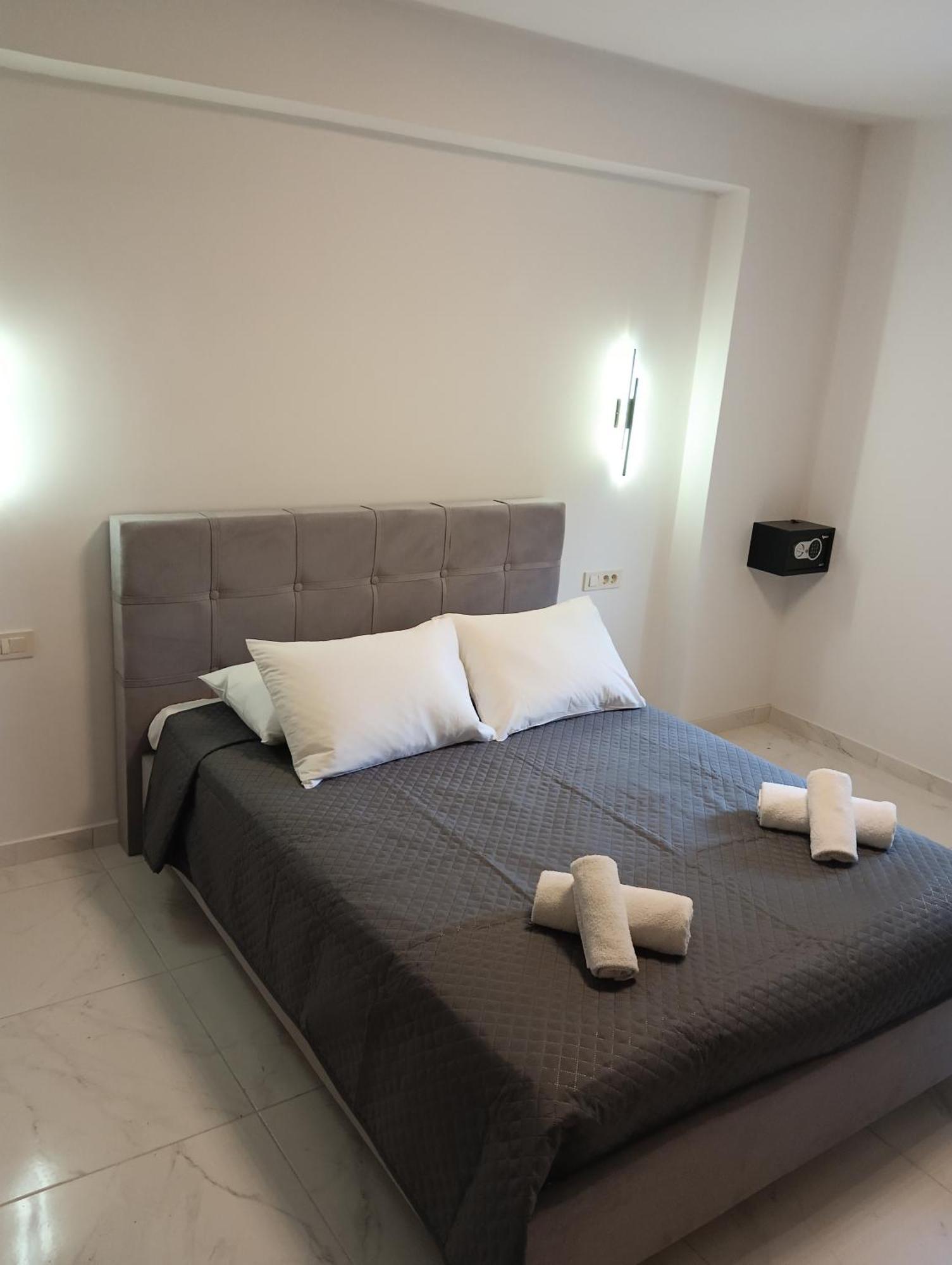 Villa Pouliezos Apartments อลิกานาส ภายนอก รูปภาพ