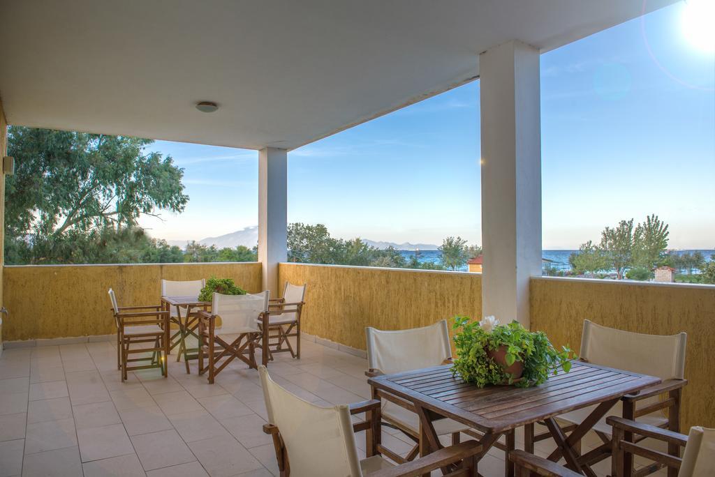 Villa Pouliezos Apartments อลิกานาส ภายนอก รูปภาพ