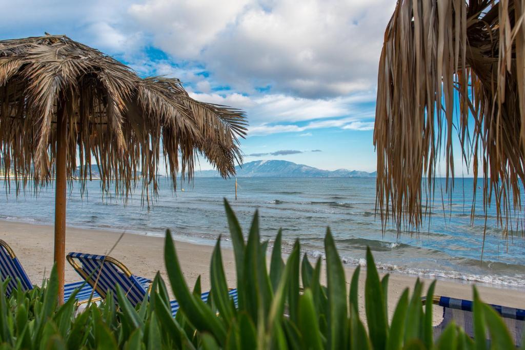 Villa Pouliezos Apartments อลิกานาส ห้อง รูปภาพ